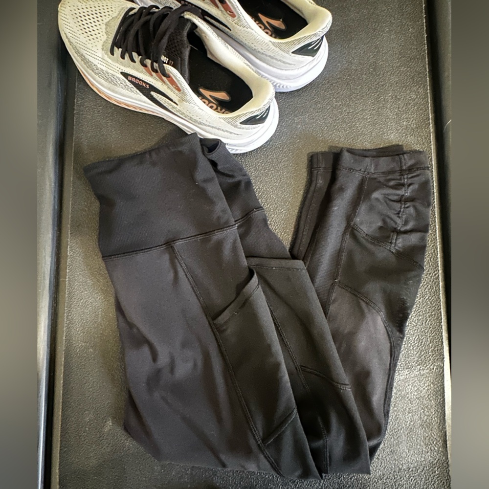 Lululemon Cropped Leggings W/ Mesh Detail